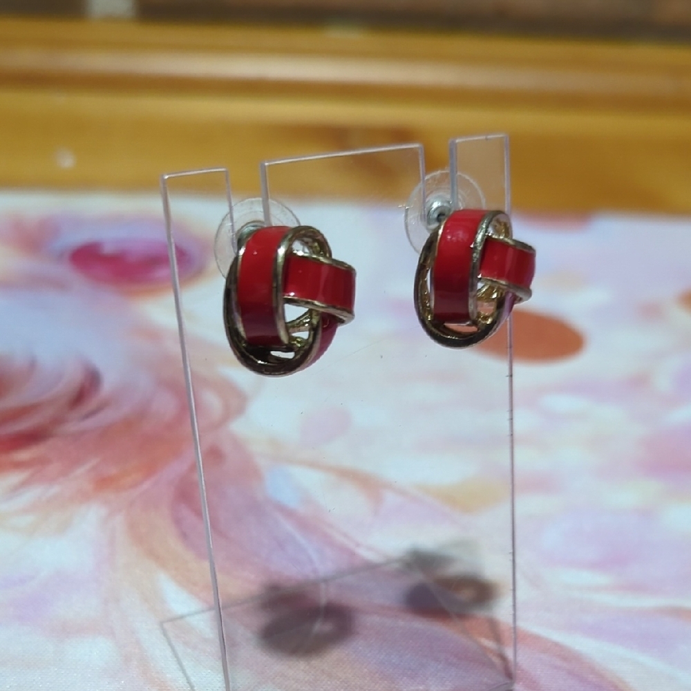 Elegant Red and Gold Knot Vintage Earrings - Picture 3 of 8